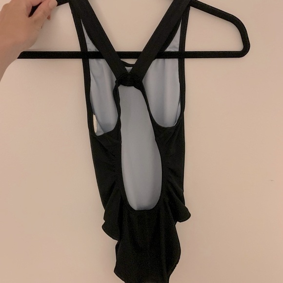 Nike Women’s poly core solid fastback swimsuit - Picture 4 of 5